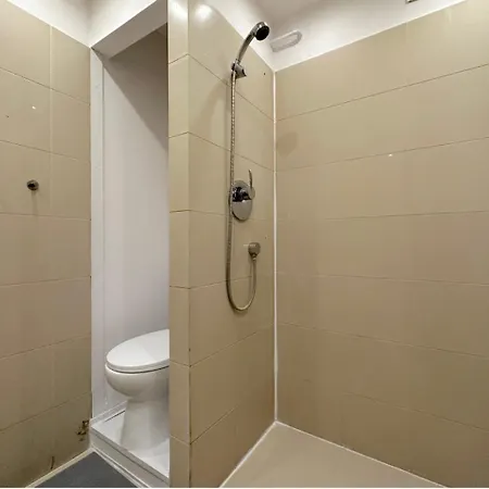 Elk - 5 Minutes To Molo & Seaside