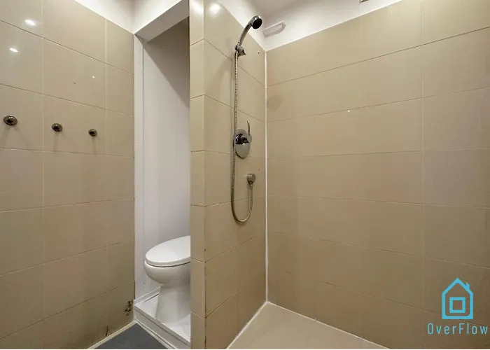 Elk - 5 Minutes To Molo & Seaside